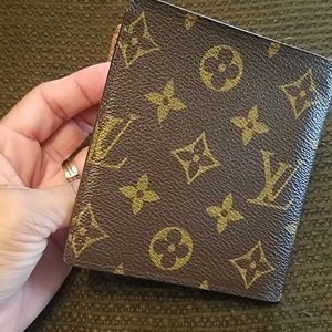 Mens Louie vuitton wallet.